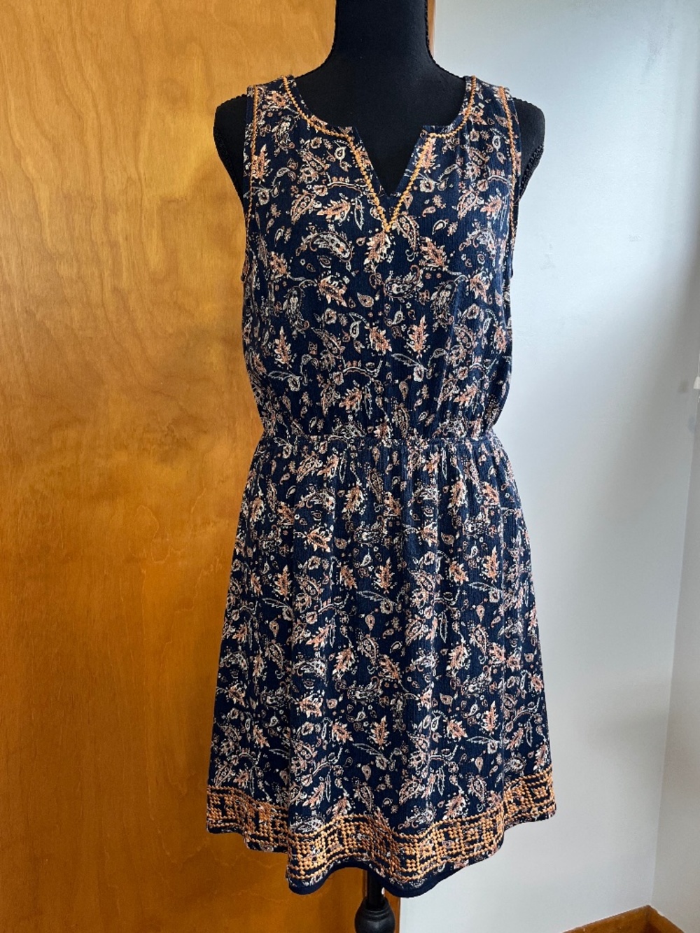 Cottagecore Sleeveless Embroidered Sundress Market & Spruce V Neck Cinched Waist - Picture 2 of 15